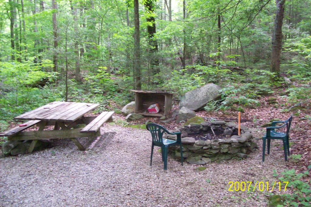 Garden Of Eden Cabins Cosby Exterior photo